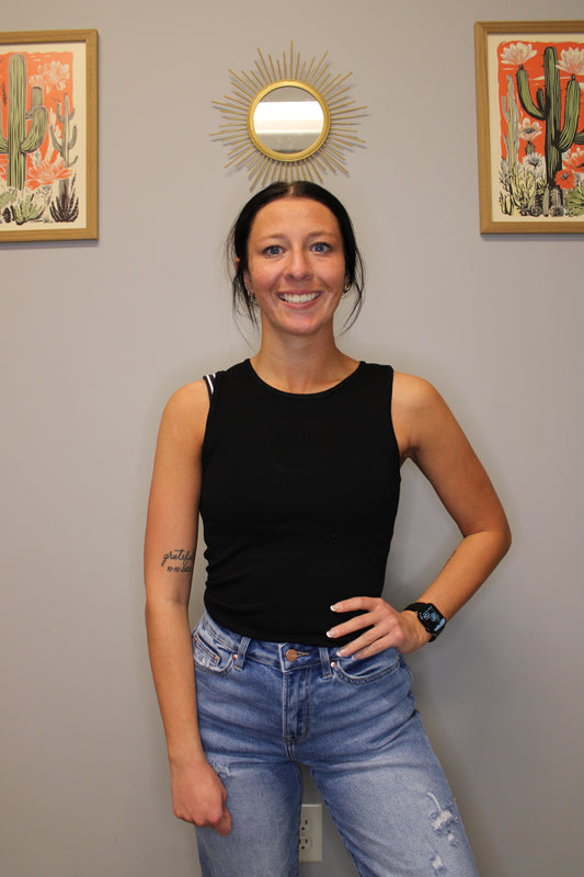 BLACK CROPPED TANK