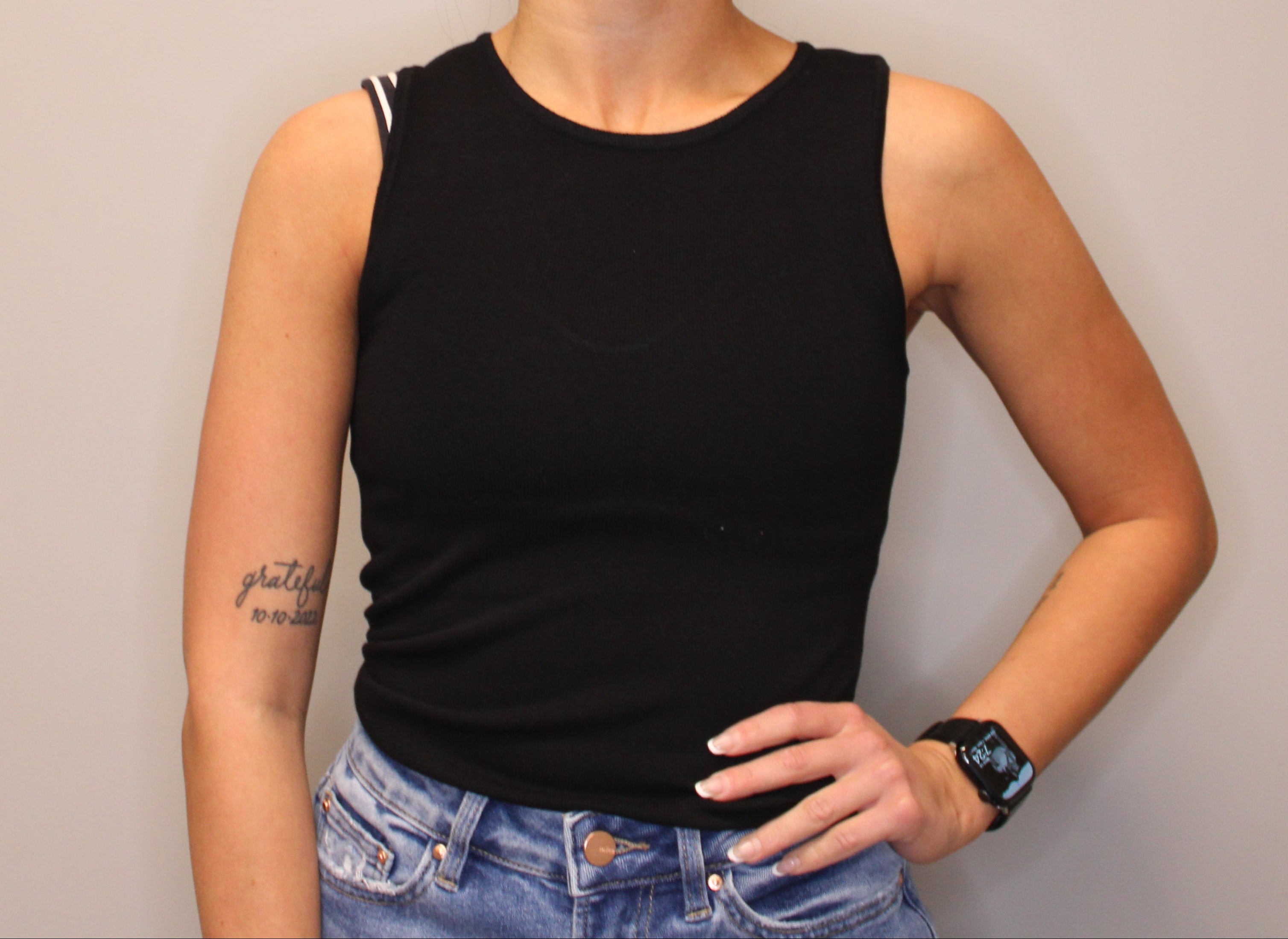 BLACK CROPPED TANK