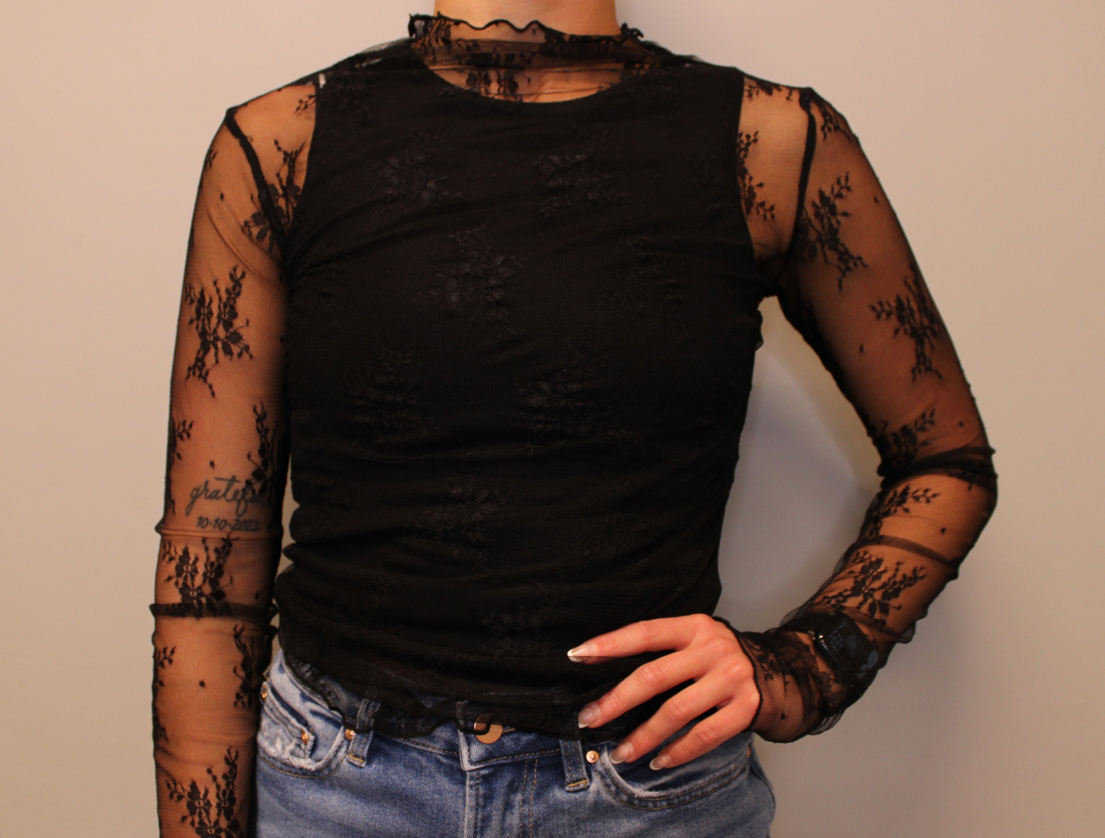 BLACK MESH LACE