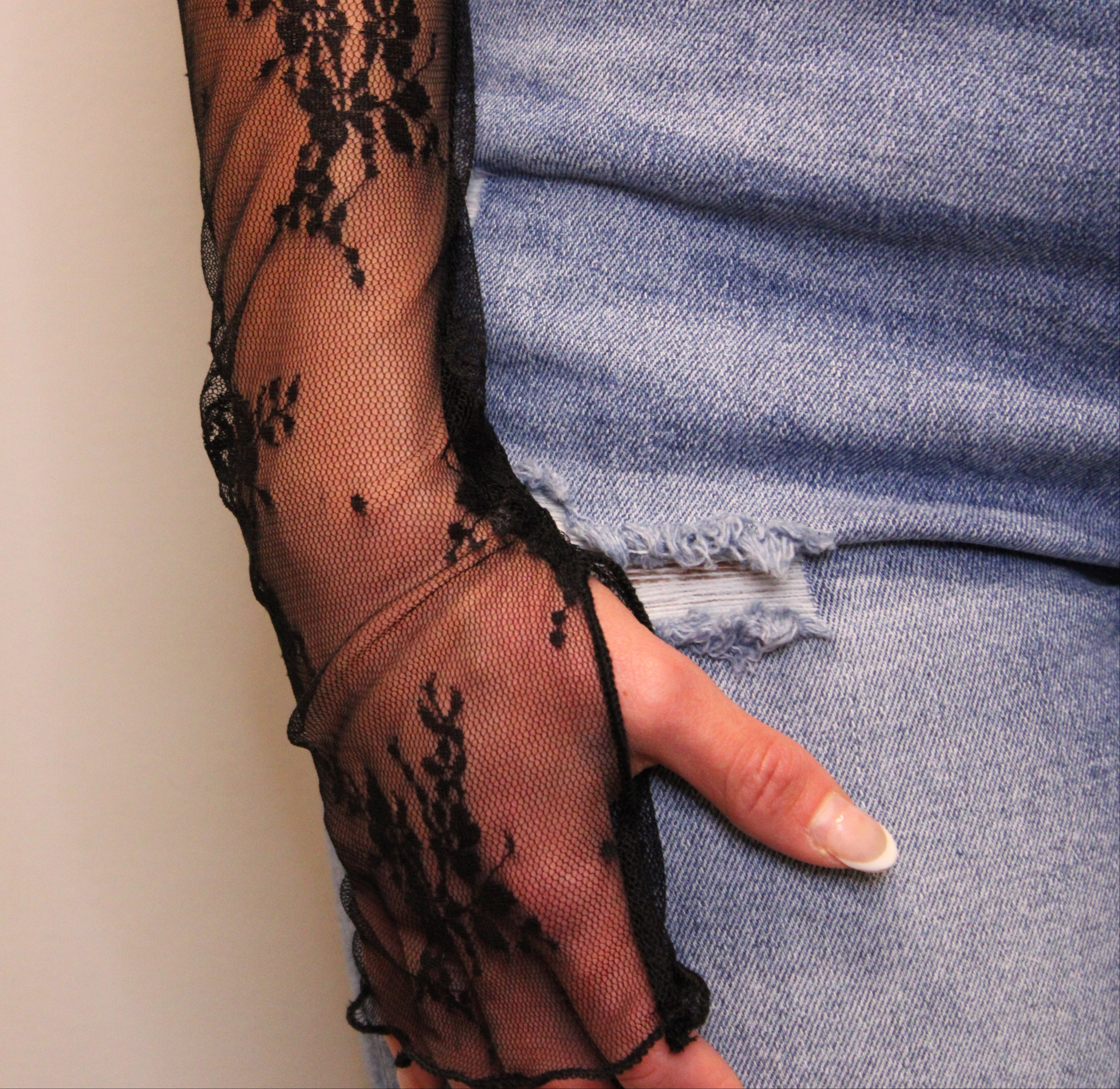 BLACK MESH LACE