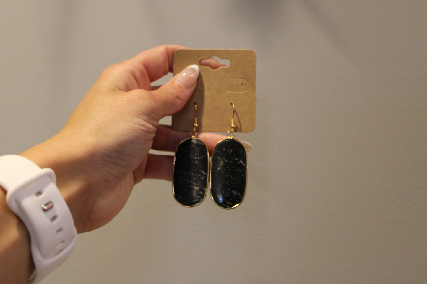 BLACK STONE EARRINGS