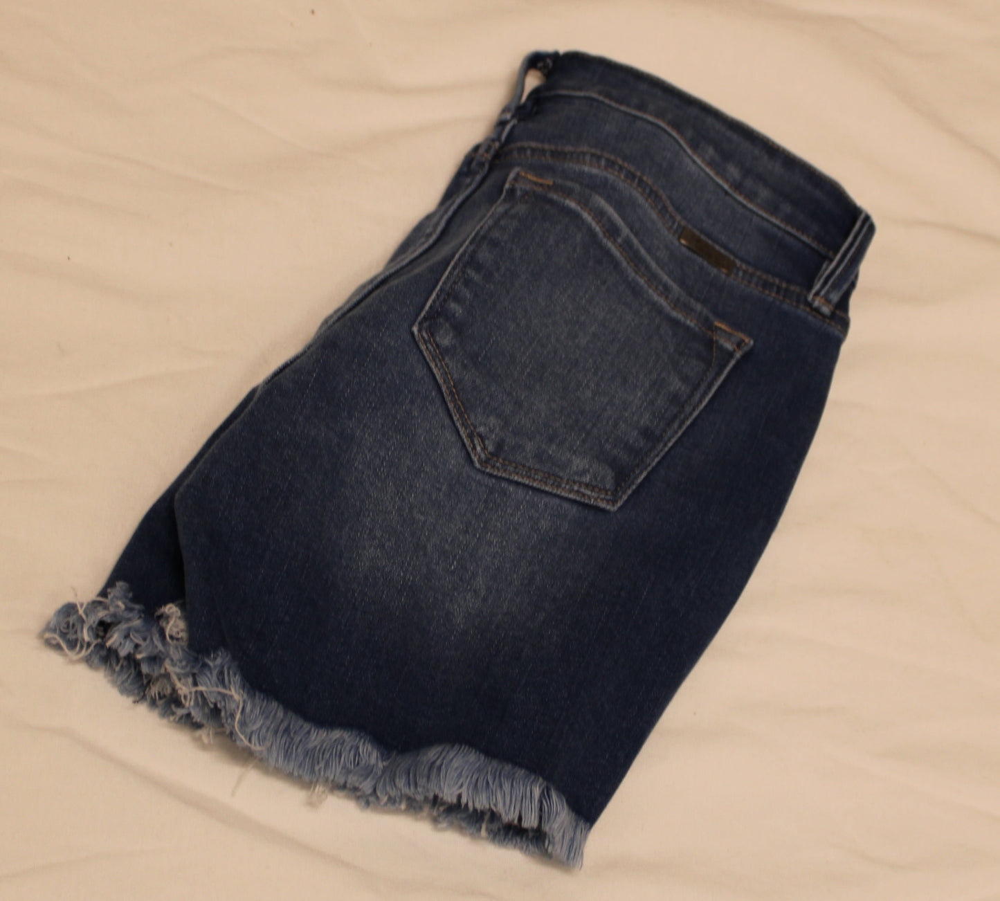 KANCAN MEDIUM RISE SHORTS