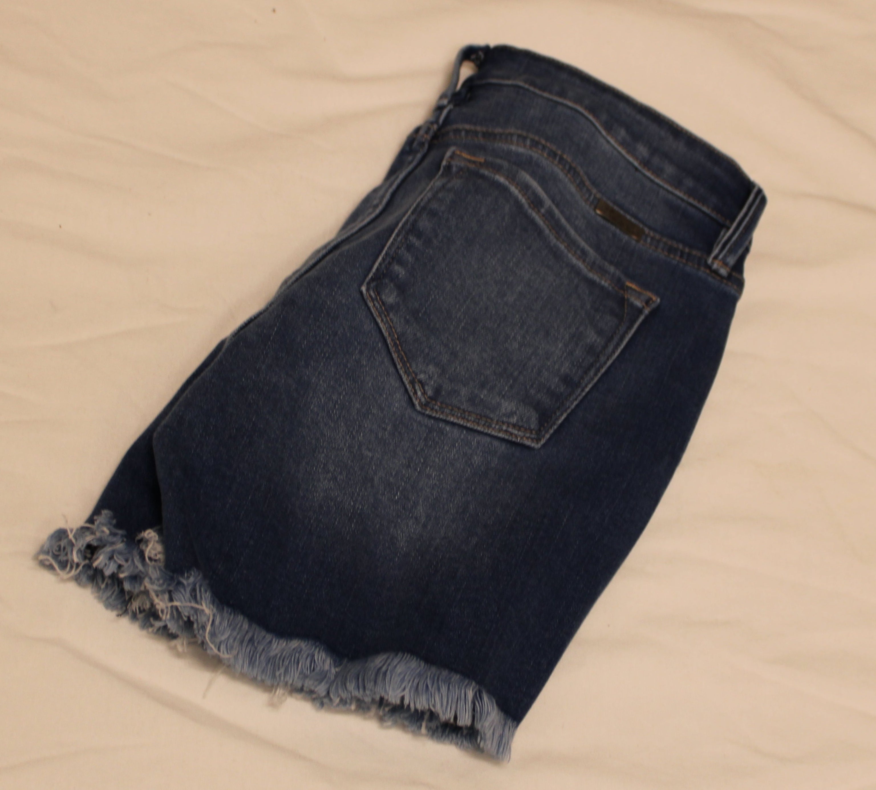 KANCAN MEDIUM RISE SHORTS