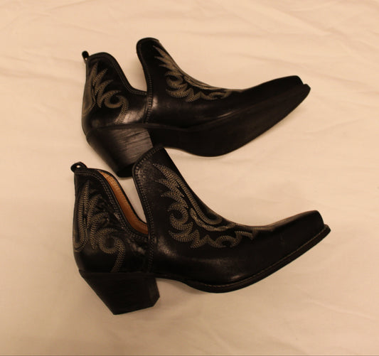 MYRA BOOTIE