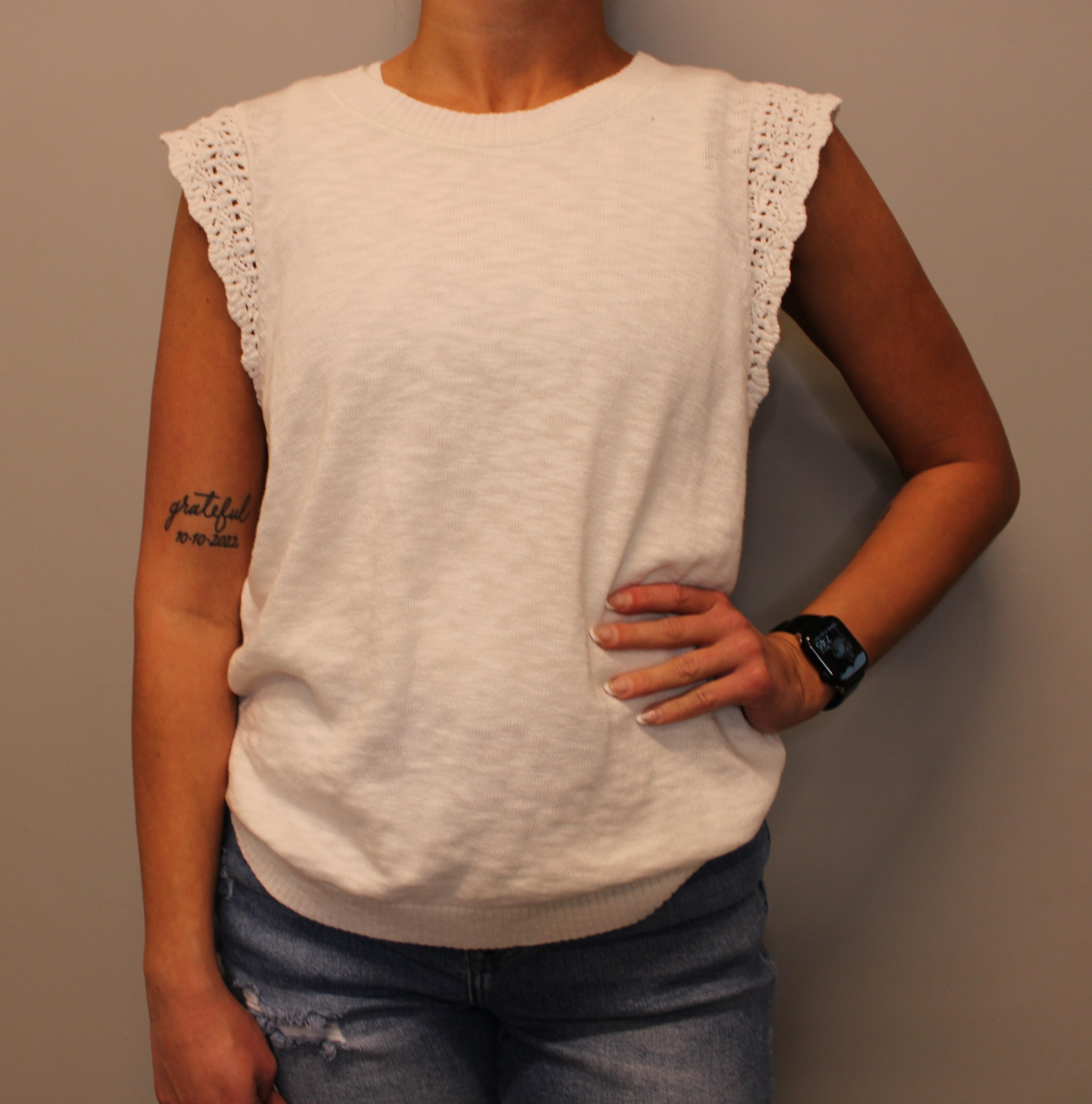 WHITE RUFFLE SWEATER